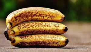 فوائد و أضرار أكل الموز على الريق للتخسيس